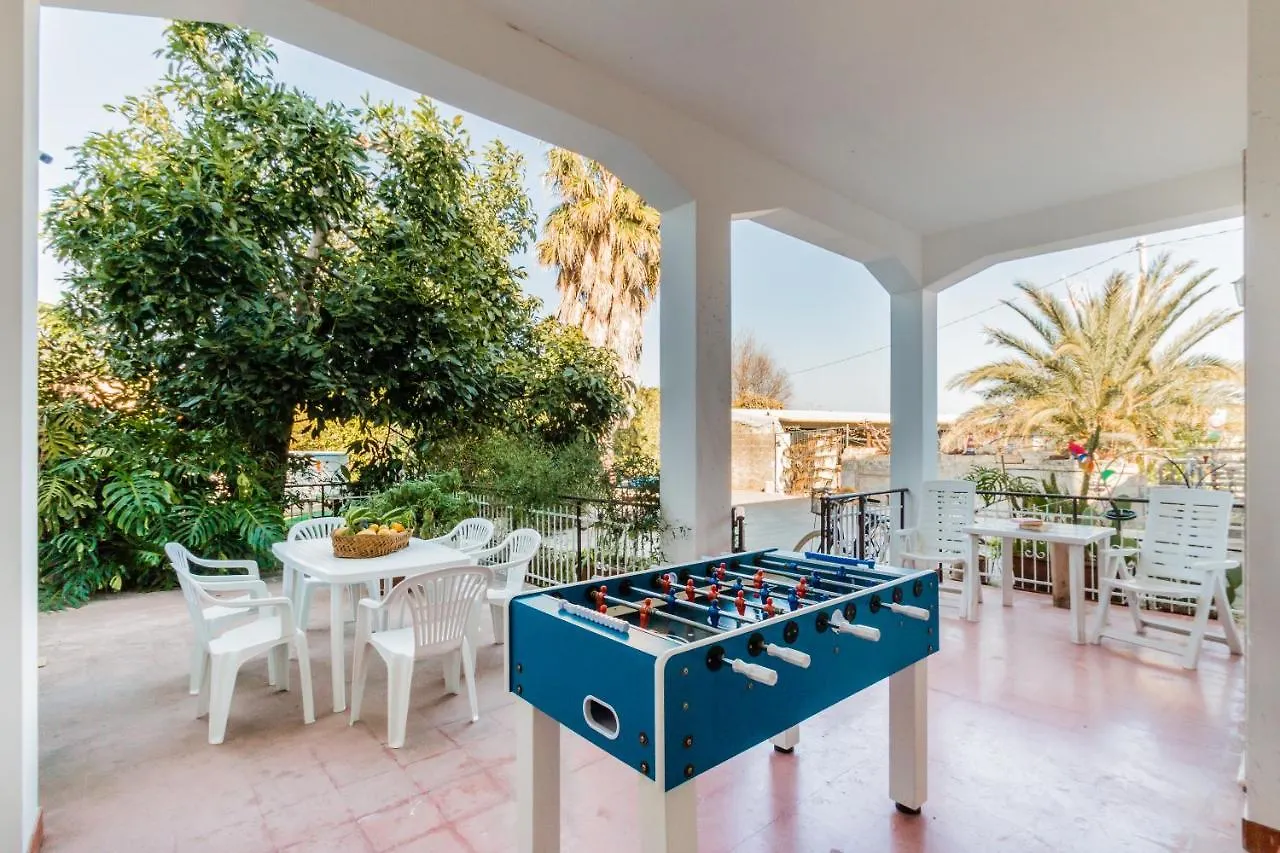 The Great Garden With Pool, Parking & Wifi Villa Avola Tatil Evi